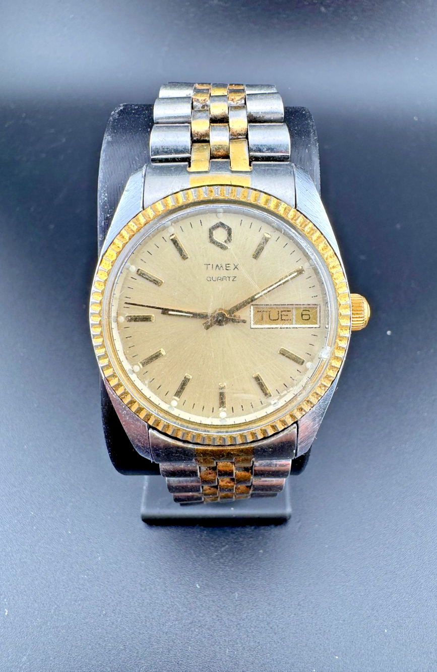 Vintage Timex Quartz Two Tone Fluted Bezel Day Date Watch
